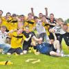Nach dem torlosen Unentschieden im Spitzenspiel beim Tabellenführer SpVgg Deuringen feierte auch der TSV Zusamzell-Hegnenbach die sofortige Rückkehr in die Kreisklasse. 