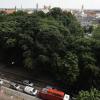 Mit dem Umbau trug die Stadt dem wachsenden Autoverkehr Rechnung, hier der Blick in die Schaezlerstraße. Die verkehrsgerechte Gestaltung des Königsplatzes beschäftigt die Augsburger seit den 70-er Jahren.