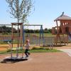 In Friedberg wurde vor Kurzem ein inklusiver Spielplatz eröffnet. Die Kinder haben sichtlich Spaß an den Spielgeräten. Auch für Kloster Holzen ist ein derartiges Projekt geplant.