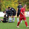 Das darf doch wohl nicht wahr sein: Während Zell/Brucks Kevin Ebenhöh (rechts) bedient ist, feiern die Akteure des SC Ried ihren Torschützen Leon Beran (links). Foto: Dirk Sing