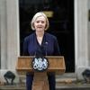 Liz Truss gibt vor der 10 Downing Street ihren Rücktritt als Premierministerin bekannt.