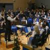 Beim Benefizkonzert für die Kartei der Not des Musikvereins Penzing in der Waldorfschule in Landsberg leitete Martin Hommer das Orchester.