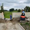 Nachdem die Förderungszusage da ist, können die Arbeiten an der Außenmauer des Rieder Friedhofs auf der Nordseite des Edeka-Parkplatzes beginnen.