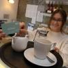 Larissa Porst ist Auszubildende im Tante Emma Cafe. Bei ihr ist der neue Augsburg-City-Gutschein einzulösen.