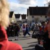 Das Ende der fünften Jahreszeit bildet im Landkreis Günzburg der Gaudiwurm im Altort Jettingen. Ausgelassen feierten die Narren bei bestem Wetter den Saison-Endspurt.