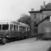 So kamen Pendler aus dem Egautal bis 1972 in Dillingen an: am Härtsfeldbahnhof. Durch die Unterführung ging es zur Donautalbahn oder in Richtung Stadtmitte. Links ist der Güterschuppen zu sehen, der abgerissen wurde. 