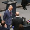 König Charles III. von Großbritannien (M) lächelt im Bundestag.