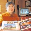 In einem Fotoalbum bewahrt Katsuko Yabuki-Schmid Erinnerungen an Begegnungen mit Menschen in ihrer Heimatstadt Fukushima auf. Zwei Tage lang versuchte sie, telefonisch zu ihrer Schwester ins Erdbebengebiet durchzudringen. 