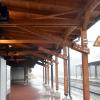 Das Dach am Westheimer Bahnhof ist erst kürzlich saniert worden und in seiner markanten Optik fast schon ortsprägend. 	