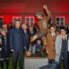 In Nördlingen wurde am Donnerstagabend die Statue für den größten Sohn der Stadt, die 2021 verstorbene Fußballlegende Gerd Müller, enthüllt. Dabei waren zahlreiche Freunde und Weggefährten des Nördlingers dabei, ebenso wie Ehrengäste des FC Bayern München und Ministerpräsident Markus Söder.