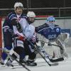 Urplötzlich vor einem verschlossenen Tor standen die bis dahin gut und zielstrebig agierenden Burgauer (hier Robin Pommer) im Heimspiel gegen Riessersee. Ein 5:1-Vorsprung reichte den Eisbären nicht, sie verloren noch 7:10. 
