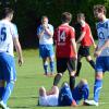 Seltsame Atmosphäre: Nach dem Schlusspfiff sah man auf dem Spielfeld nahezu ausnahmslos enttäuschte Gesichter. Dabei war das Remis für den FC Ehekirchen zweifelsohne deutlich wertvoller als für den Kissinger SC (weiße Trikots).  	