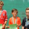 Stolze Sieger, von links: Emanuel Polz (2. Platz), Ben Nusser (1.) und Silas Hartmann (3.). 	