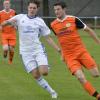 Der SV Mindelzell (rechts Spieler Philipp Miller) und der FC Günzburg (links Marvin Schmid) durften nach schlechtem Start zuletzt Erfolge feiern. 	