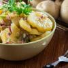 Mit Essig oder Mayo? Schlunzig oder sämig? Die Frage nach dem perfekten Kartoffelsalat ist eine Glaubensfrage. 