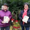 „Allerhand Duranand“, der positiv gemeinte Titel der jüngsten Publikation der Matzenhofer Schwabengilde wird in Auszügen am Mittwoch, 5. Oktober, um 19.30 Uhr im Stadtsaal in Krumbach im Rahmen des Literaturherbstes dargeboten. Unser Bild zeigt Gildemeisterin Maria Störk (links) und Marianne Günl mit dem neuen Gedichtband der Matzenhofer Schwabengilde.