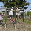 Auf dem Spielplatz, der zum Kindergarten Laugna gehört, können sich die Kleinen austoben. 