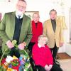 Im Kreise ihrer Familie feierte gestern Anna Jorhann in Schondorf ihren 100. Geburtstag. Auch Bürgermeister Peter Wittmaack gratulierte. Foto: Modlinger