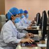 Medizinische Spezialisten bieten Online-Dienste für Patienten im "Henan Provincial People's Hospital" in der Provinz Henan in Zentralchina an.