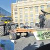 Der Bio-Landwirt und Künstler Stephan Kreppold präsentierte auf dem Weg nach Berlin seine Skulptur auch in Frankfurt am Main. Die junge Arbeitsgemeinschaft bäuerliche Landwirtschaft (AbL) will auf die, ihrer Meinung nach, negativen Auswirkungen von Massenbetrieben in der Landwirtschaft aufmerksam machen.  