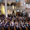 Die Sankt Nikolai Kirche zu Kiel ist beim ökumenischen Gottesdienst zum Tag der Deutschen Einheit voll besetzt.