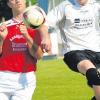 Andreas Paul (rechts) und der SC Feldkirchen kamen in einem munteren Spiel gegen Echsheim zu einem klaren 4:1-Sieg. 