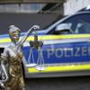 Weil zwei junge Männer in einem Mehrfamilienhaus in Göggingen Feuer gelegt hatten, standen sie vor Gericht. 