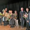 Ehrungen aus der Hand von Geschäftsführer Robert Winzer (rechts) gab es für die Hospizbegleiterinnen der ersten Stunde: Anneliese Bakker, Patrizia Steidle, Marlene Nießl, Christa Marquart und Bärbel Kerle (nicht im Bild) sowie Andreas Reimann, Centa Plöckl, Michael Schredl sowie Christine Neukäufer.