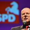 SPD-Kanzlerkandidat Peer Steinbrück verunsichert seine Parteigenossen.