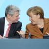 Bundeskanzlerin Angela Merkel mit Joachim Gauck. Foto: Britta Pedersen dpa