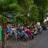 Chillen ist auf dem Stadtfest in Wertingen angesagt, hier auf dem Parkplatz bei der Stadtmühle.