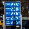 Die Preise für Diesel und Benzin sind seit dem Krieg in der Ukraine teils deutlich über die Marke von zwei Euro gestiegen.