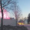 Das Atelier Lüps hat die Heizzentrale mit Lichtinstallation für die Hackschnitzelheizung des Klosters St. Ottlien entworfen, sie ging 2008 in Betrieb. Jetzt gab es dafür einen Anerkennungspreis beim Europäischen Architekturpreis „Energie + Architektur“. 