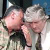 Der damalige Führer der bosnischen Serben, Radovan Karadzic (r.), und der damalige General Ratko Mladic im Jahr 1993 in Pale.