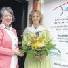Hosdiam-Leiterin Irmgard Schleich (links) zeichnete Ute Humpert als „Freiwillige des Monats“ aus. 