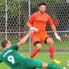 Daniel Kienle, hier allein vor Lilien-Keeper Dominik Trenker, traf zur 1:0-Führung für den TSV Nördlingen II.