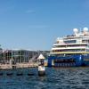 Kreuzfahrtschiffe AIDAblu und AIDAperla liegen am Hamburg Cruise Center Steinwerder im Hamburger Hafen.  	 	