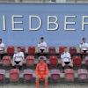 Der TSV Friedberg bereitet sich auf die neue Saison vor: (hintere Reihe, von links) Haci Ay, Chris Vogel, Tim Steiner, (mittlere Reihe) Burak Erdim, Eddi Meyer, Co-Trainer Rene Kunkel, (vorne) Abteilungsleiter Stefan Reisinger, Julian Lippmann und Jonas Niemi. 	