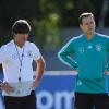 Müssen das deutsche WM-Aus analysieren: Bundestrainer Joachim Löw (l) und Team-Manager Oliver Bierhoff.