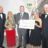 2000 Euro wurden beim Charity-Ball des Rotaryclubs Schwäbischer Barockwinkel Thannhausen für das Integrierte Stadtentwicklungskonzept Thannhausens übergeben (von links): Rainer Spät (Governor des Bezirks 1840), Birgit Goltermann (Beauftragte für Öffentlichkeitsarbeit), Bürgermeister Georg Schwarz, Anna Sprandel (Vorsitzender Gemeindienst) und Uwe Bartl (Assistant Governor). 