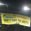 Nach dem Anpfiff hatten Greenpeace-Aktivisten mit einer Protestaktion für eine Unterbrechung gesorgt.