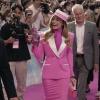 Margot Robbie, Schauspielerin aus Australien, kommt zu einer Veranstaltung auf dem rosa Teppich für den Film "Barbie" an.