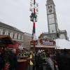 So sah im Jahr 2019 der Narrenbaum am Augsburger Rathausplatz aus. 