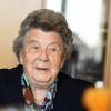 Als die Allierten Bomben über Stadtbergen abwerfen, versteckt sich Olga Triet-Wiedemann im Keller des Elternhauses. Ein Zufall führt die 92-Jährige kurz nach Ende des zweiten Weltkriegs in die Schweiz.  	