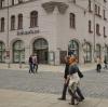 Die Stadtsparkassen-Filiale am Rathausplatz wird sich bald deutlich verkleinern. Dann zieht dort die Stadt Augsburg ein. 