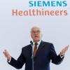 Bundespräsident Frank-Walter Steinmeier spricht während eines Besuchs bei Siemens Healthineers.