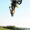 Kein gewöhnliches Hobby: Freestyle-Motocross-Fahrer Andreas Sailer bei einem spektakulären Stunt. Archivfoto: privat