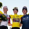 Tour-de-France-Sieger Jonas Vingegaard (M), der Zweitplatzierte Tadej Pogacar (l), und der Drittplatzierte Geraint Thomas.