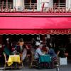 Restaurant-Besucher müssen ab 14. März in Frankreich nicht mehr ihren Impf- oder Genesenen-Nachweis vorzeigen. Gleiches gilt in Fernzügen, Kinos und Museen.