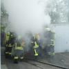 Starke Rauchentwicklung in einer Garage im Augsburger Stadtteil Haunstetten. Eine Waschmaschine war in Brand geraten.